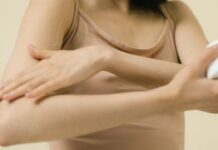 A mikrobiom-barát bőrápolás: miért veszélyes a túlzásba vitt arctisztítás a bőr természetes védekezőképességére?